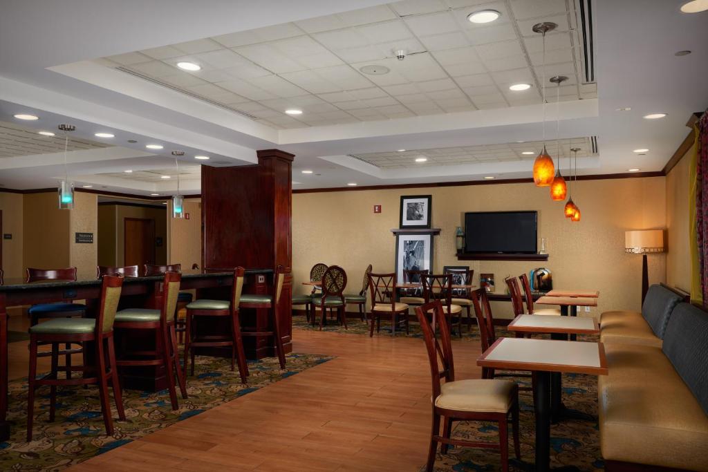 Hampton Inn Newport News-Yorktown Main image 2